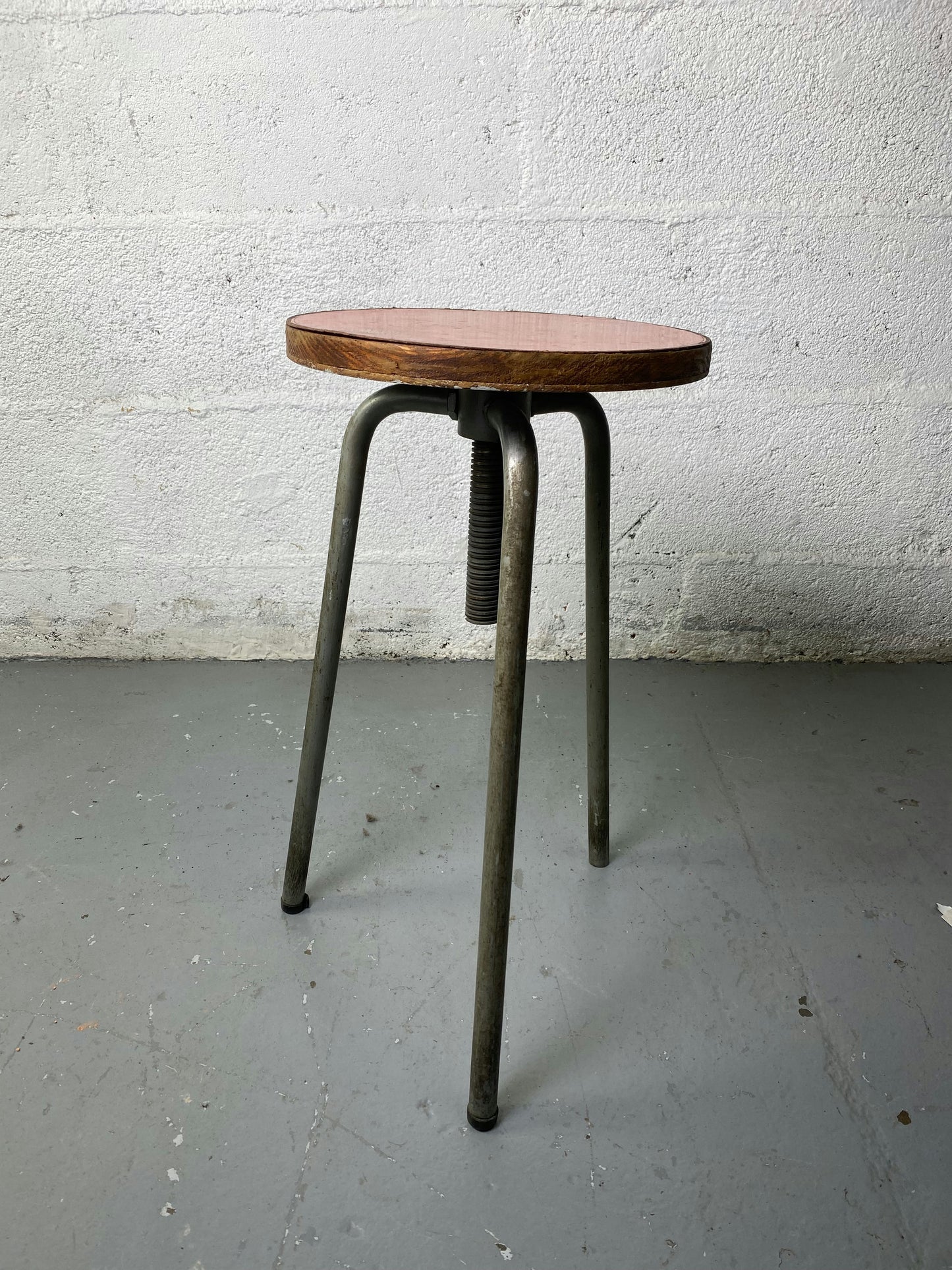 Tabouret Industriel tripode à Vis