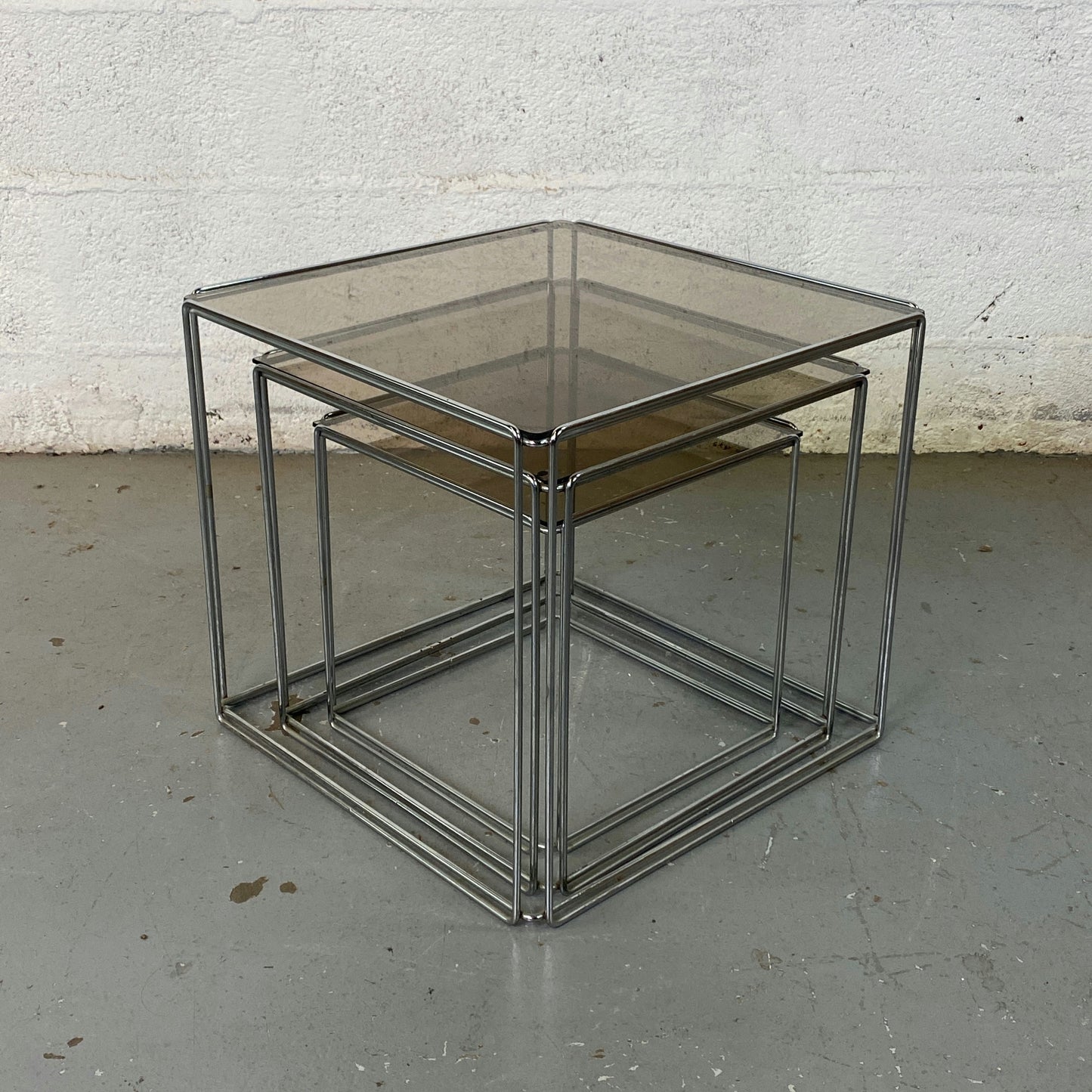 Tables Gigognes Isocèle Max Sauze pour Groupe SA