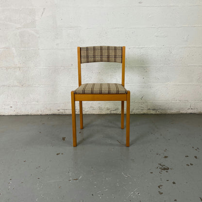 Chaise vintage quadrillée
