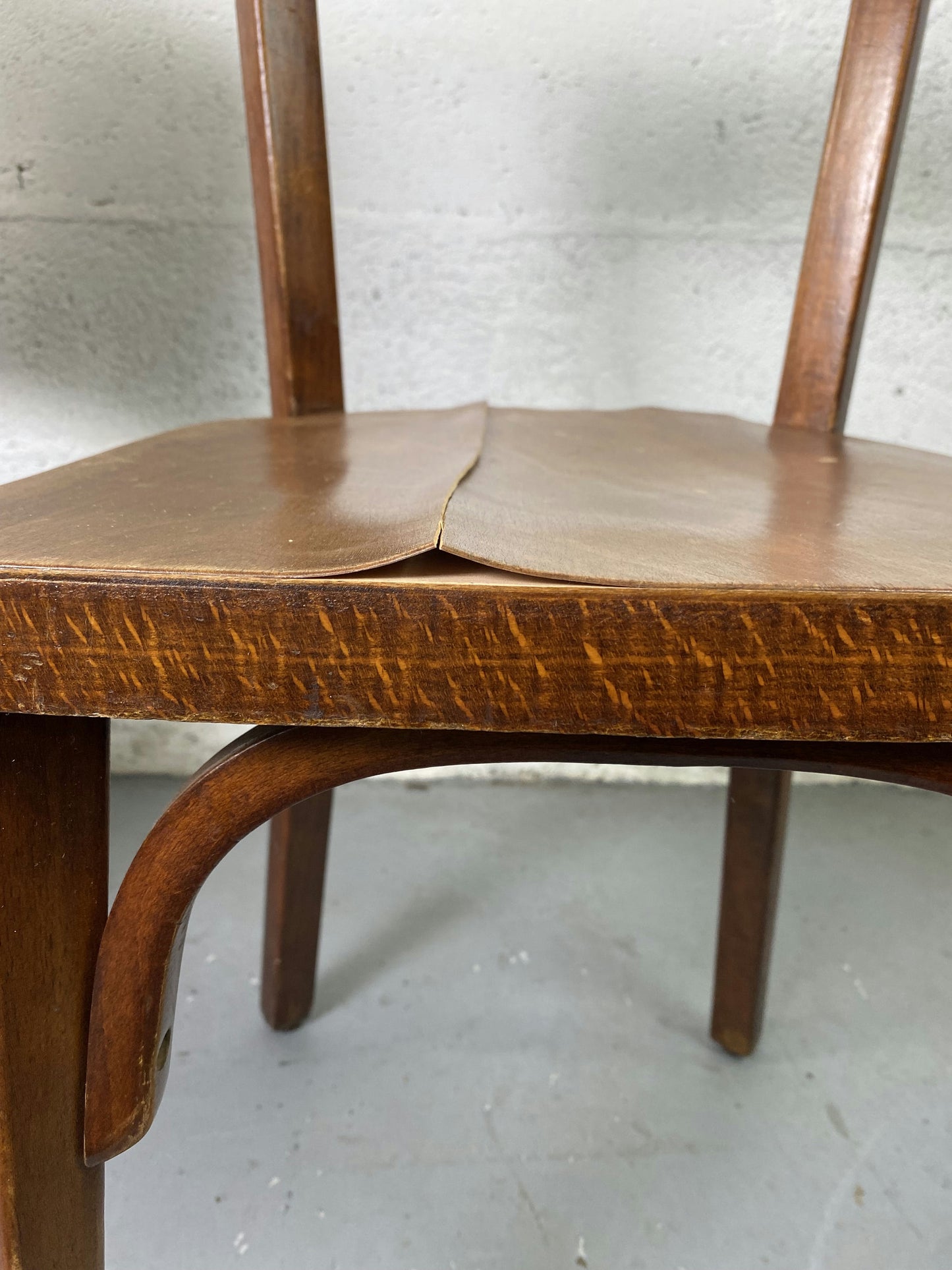 Lot de 3 chaises bistrot dépareillés et abîmés