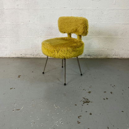 Chaise fourrure doré