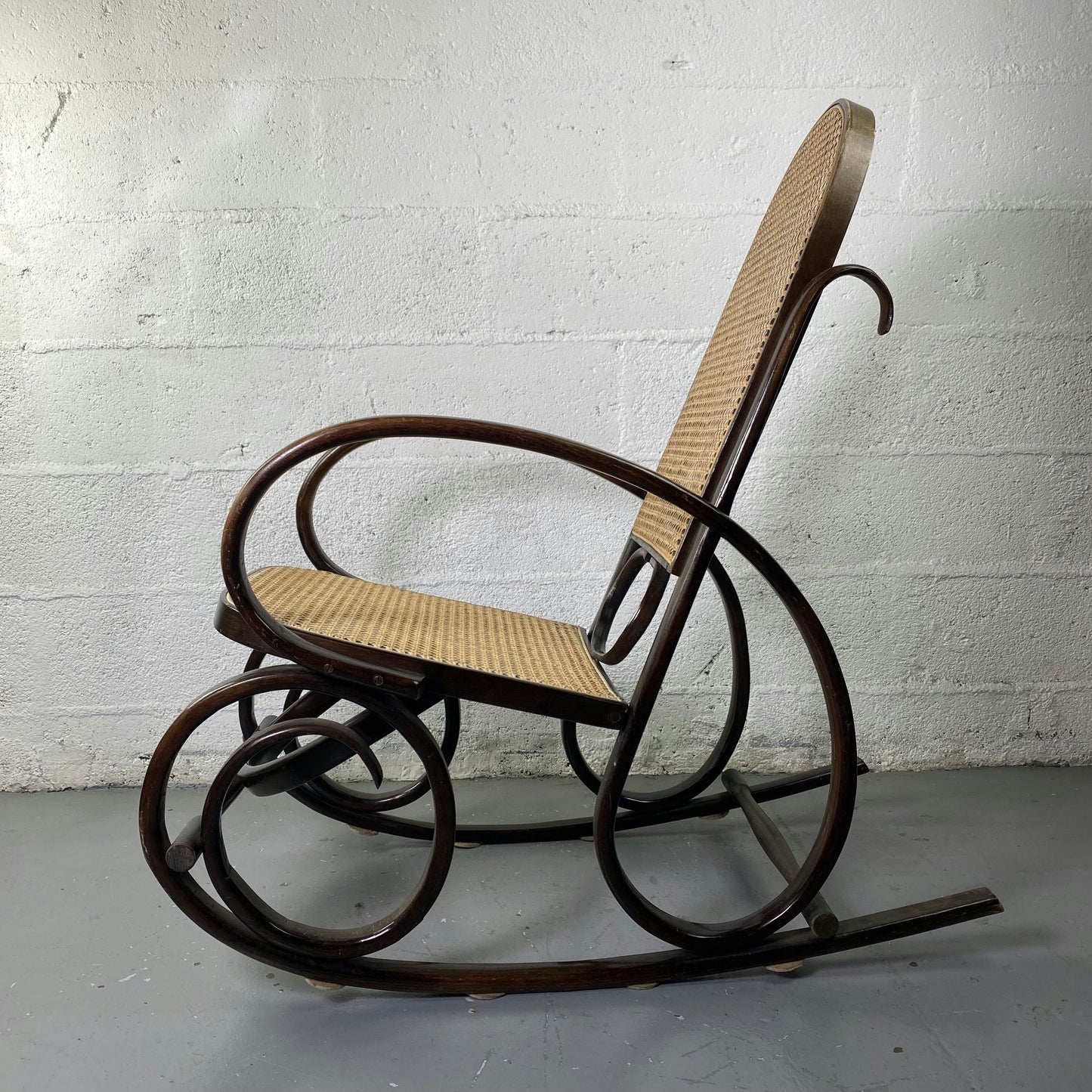 Rocking-chair Chair en bois et Cannage année 70