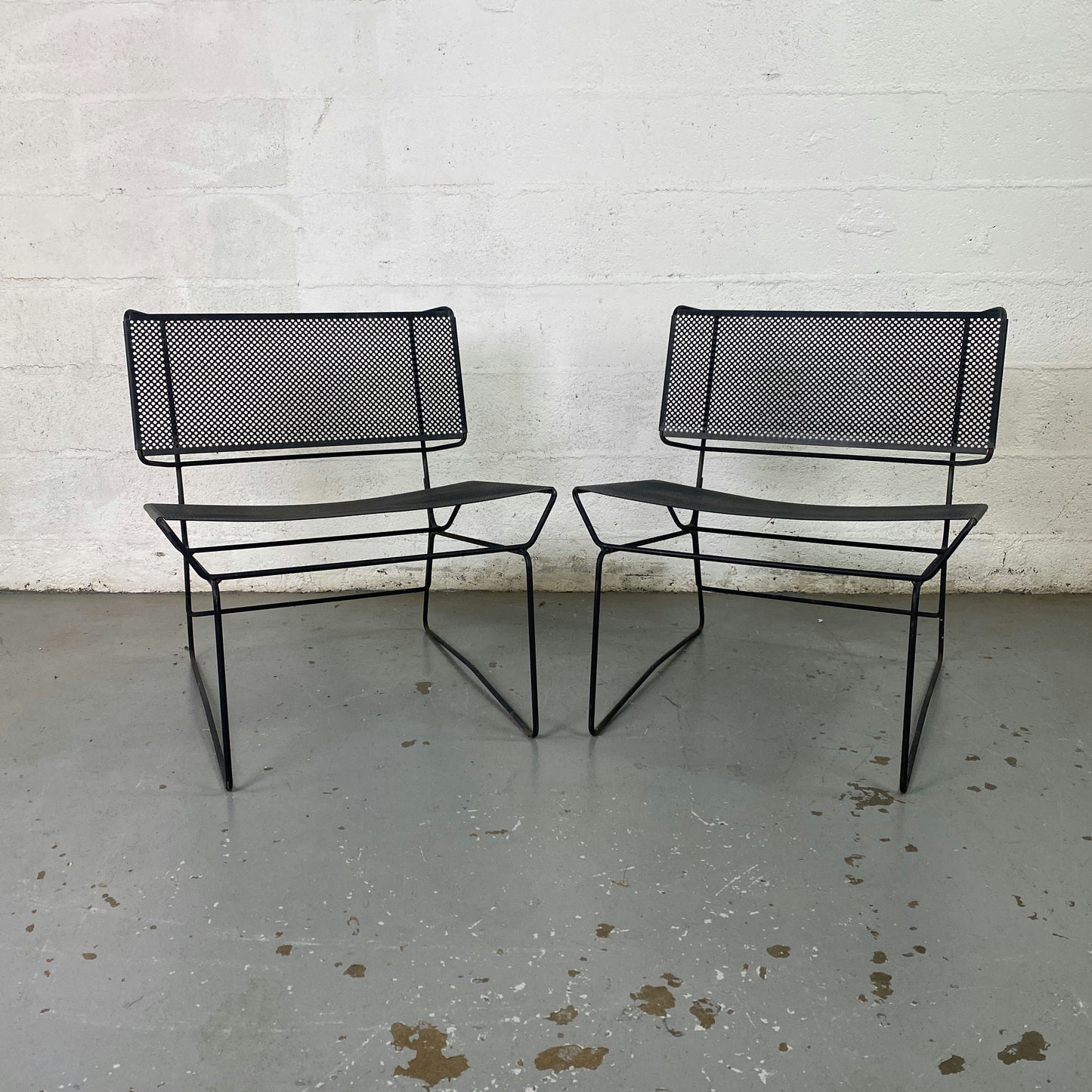 Paire de fauteuils en métal perforé collection fil par François Azambourg