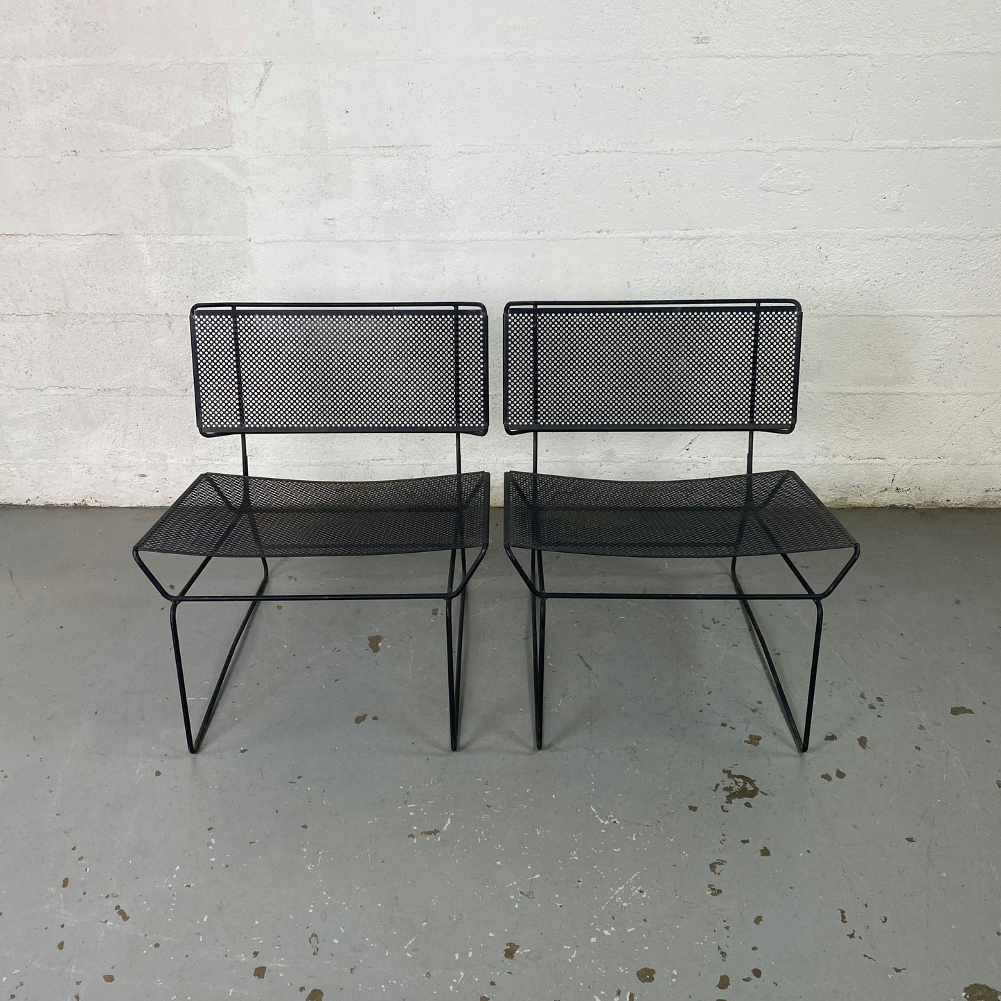Paire de fauteuils en métal perforé collection fil par François Azambourg