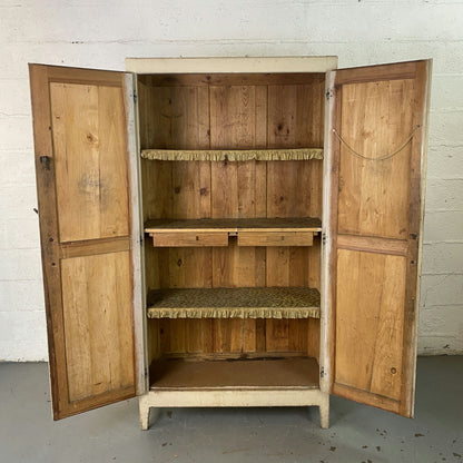 Armoire parisienne patinée
