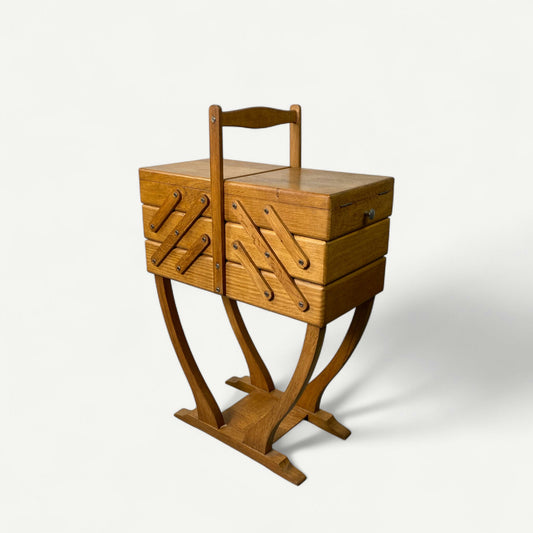 Travailleuse en bois