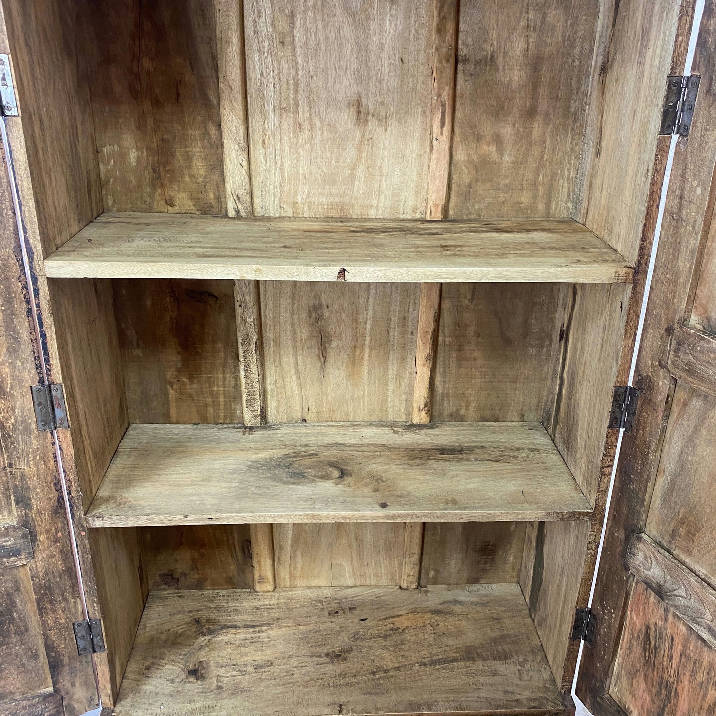 Ancienne armoire en bois