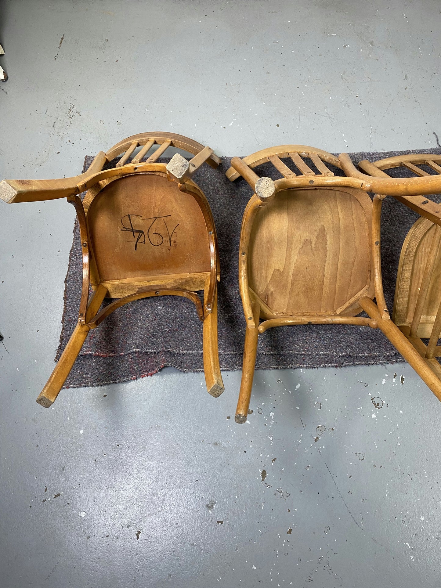 Lot de 4 chaises bistrot dépareillés