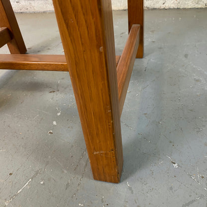 Chaise en bois massif  design moderniste/brutaliste, années 70