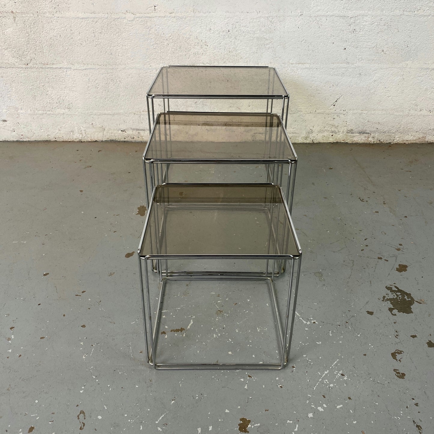 Tables Gigognes Isocèle Max Sauze pour Groupe SA