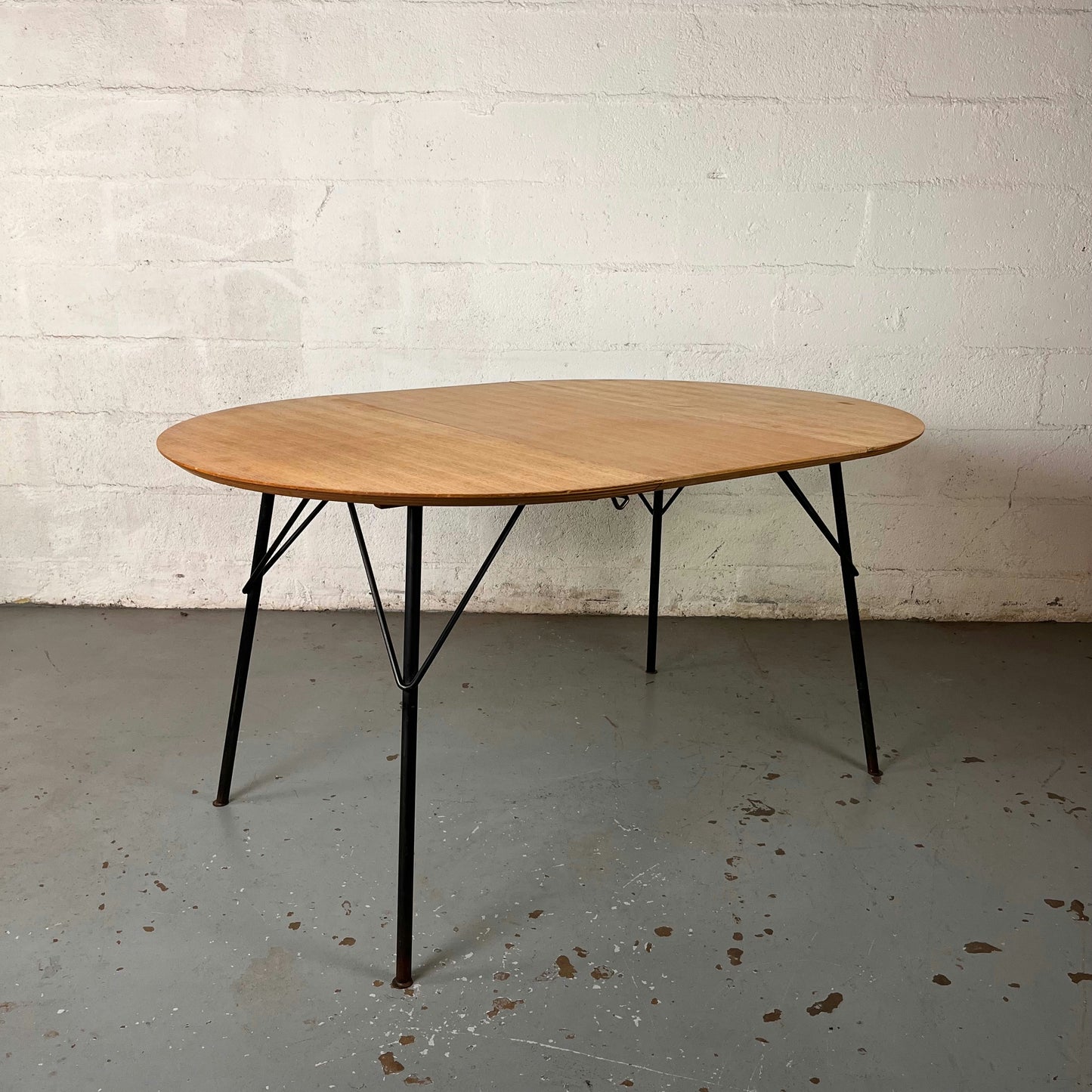 Table à manger ronde rallonge Gérard Guermonprez