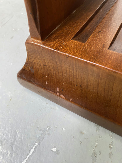 Porte revue en bois et cuir