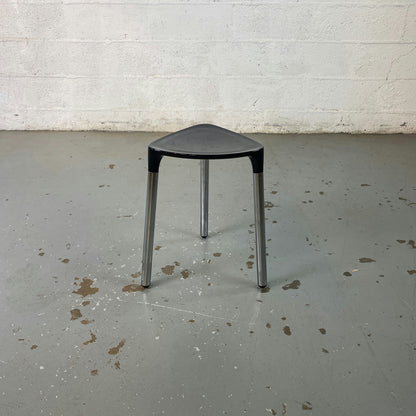 Tabouret tripode en métal YANNIS