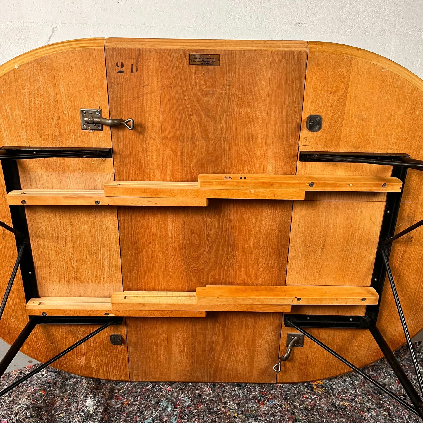 Table à manger ronde rallonge Gérard Guermonprez