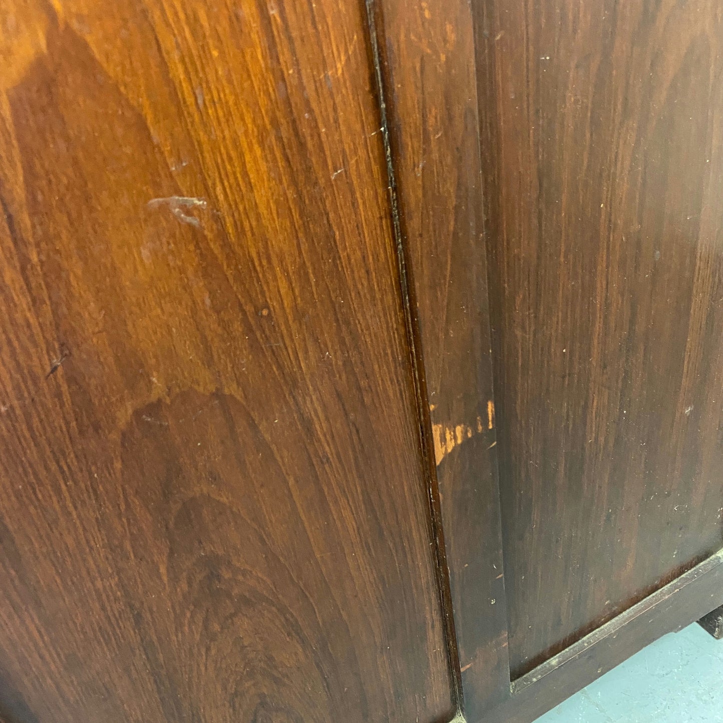 Bureau en bois 4 tiroirs