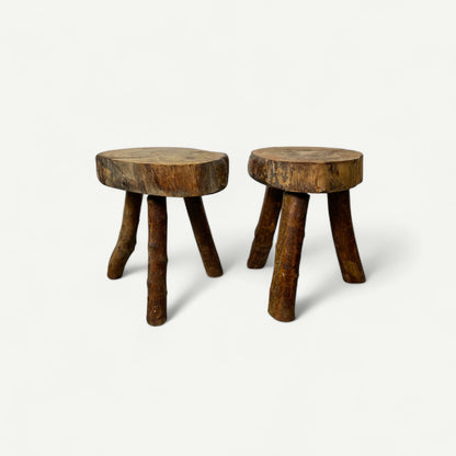 Paire de tabouret tripode  en bois brut