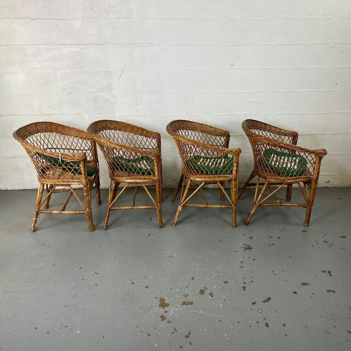 Lot de 4 fauteuils en rotin tressé