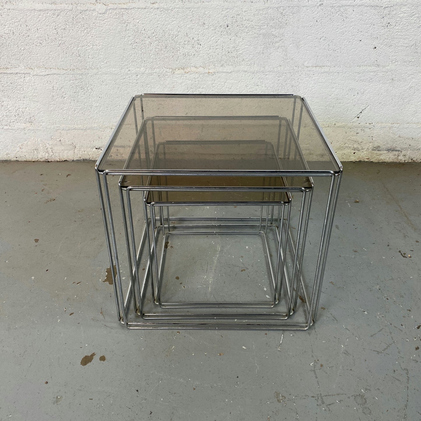 Tables Gigognes Isocèle Max Sauze pour Groupe SA