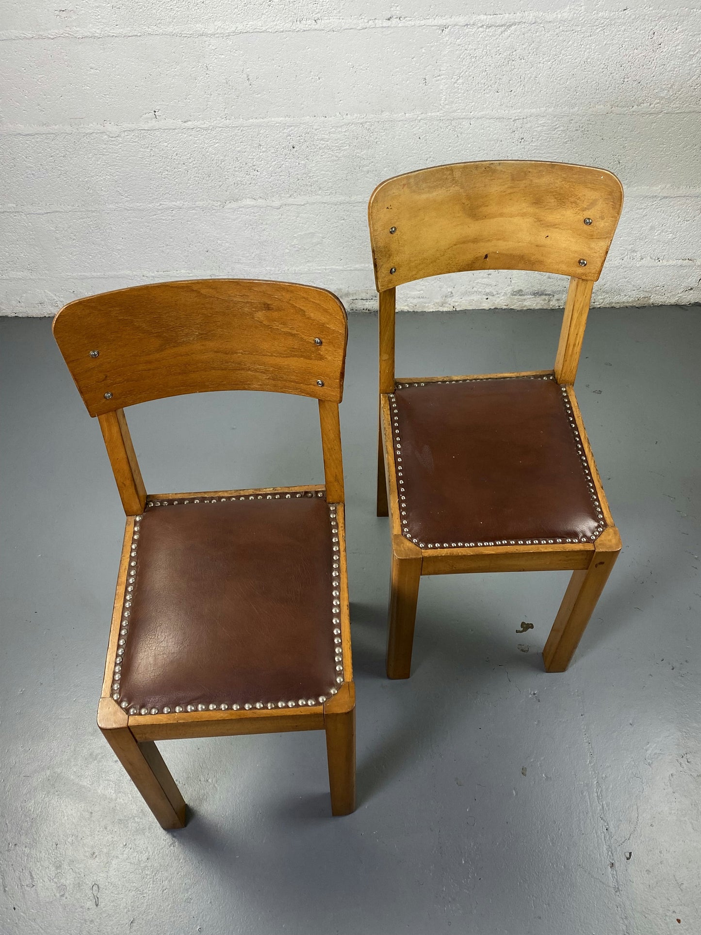 Paire de chaise en bois et cuir