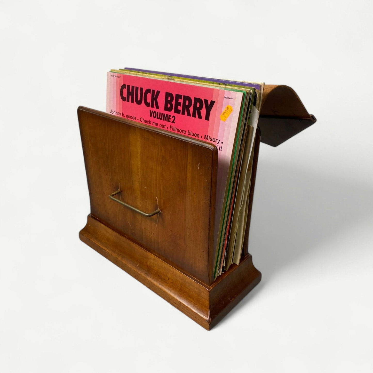 Porte revue en bois et cuir