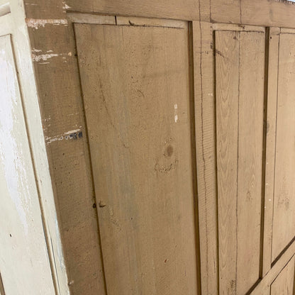 Armoire parisienne patinée