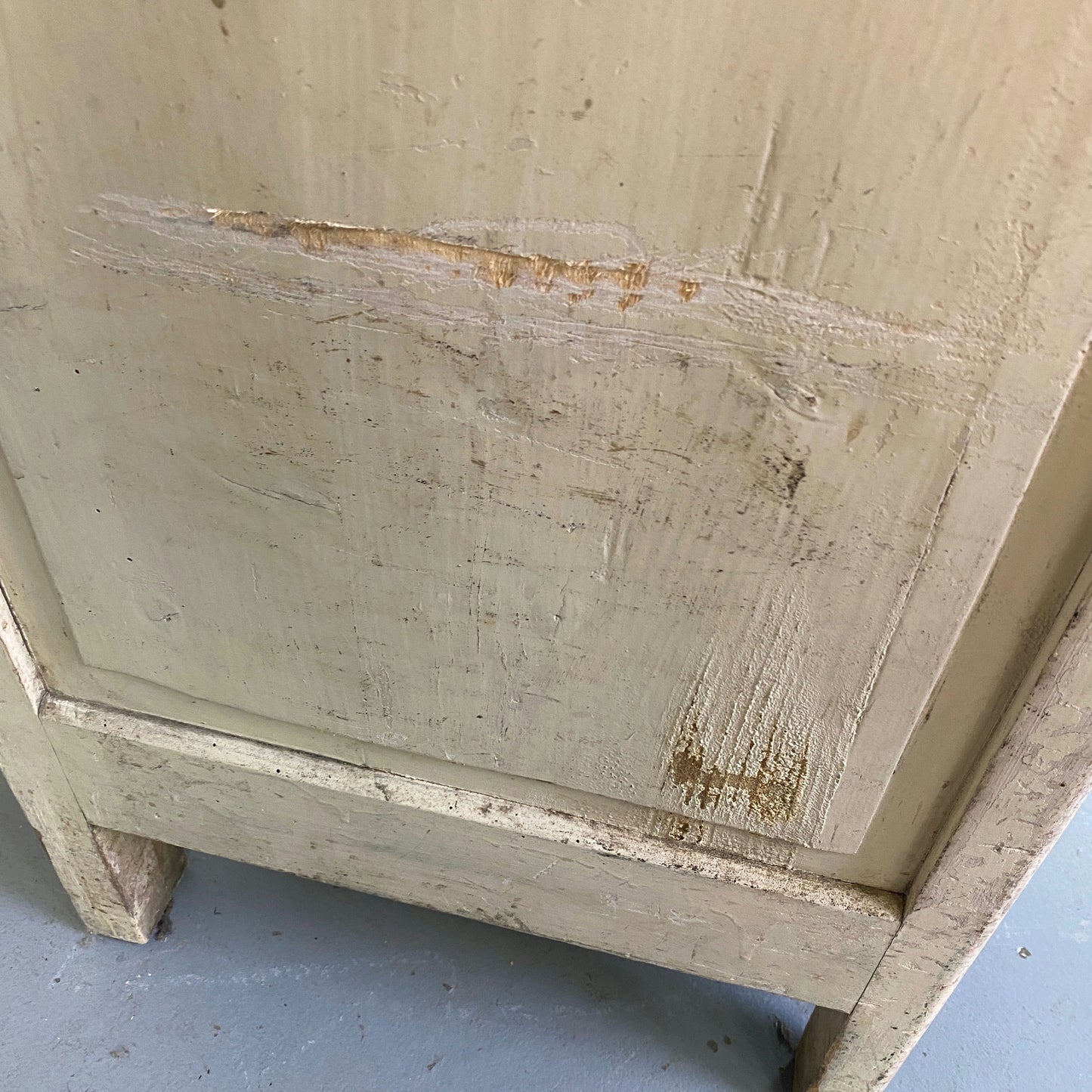 Armoire parisienne patinée