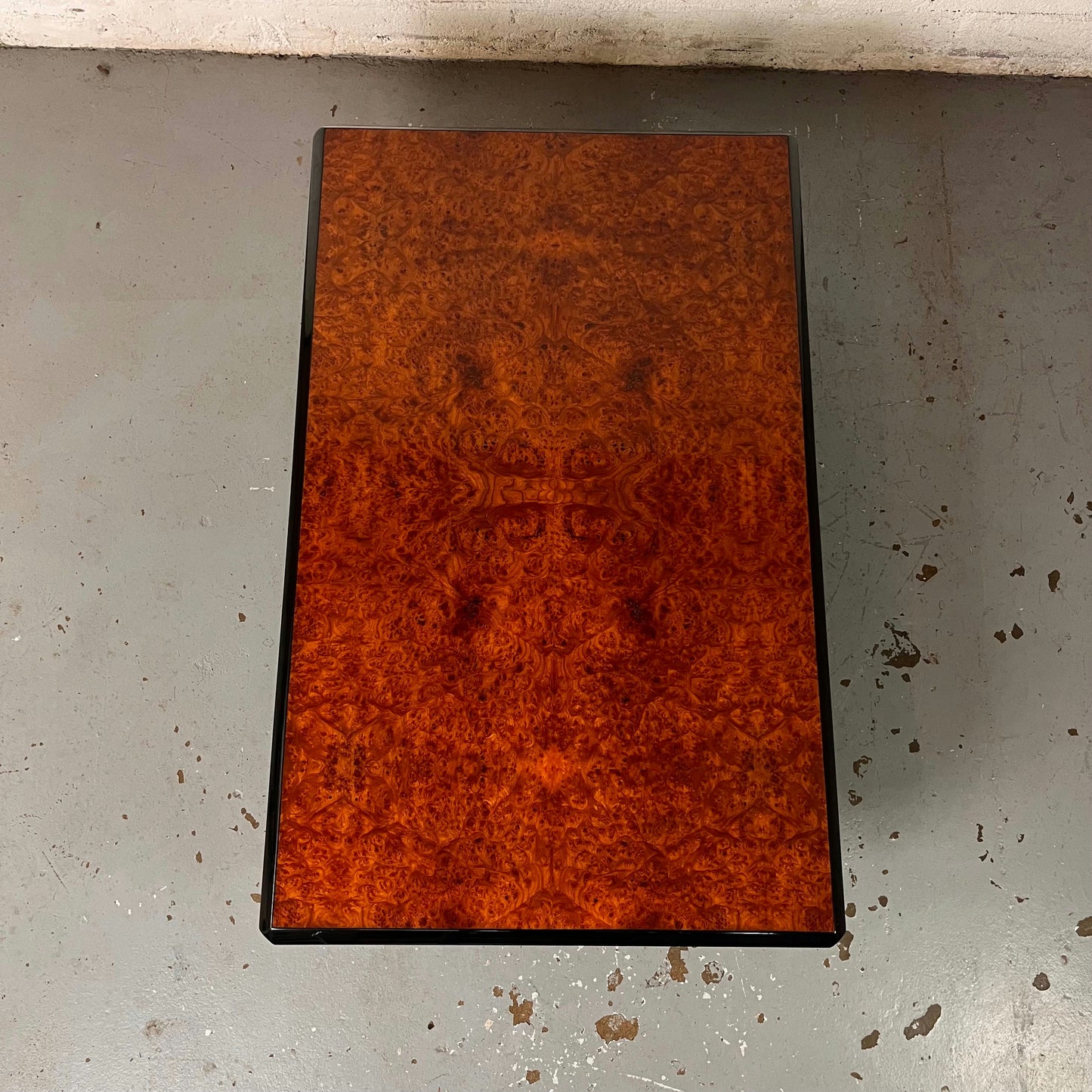 Table basse effet loupe d'orme