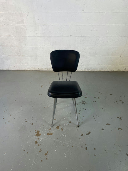 Chaise skaï noire année 60
