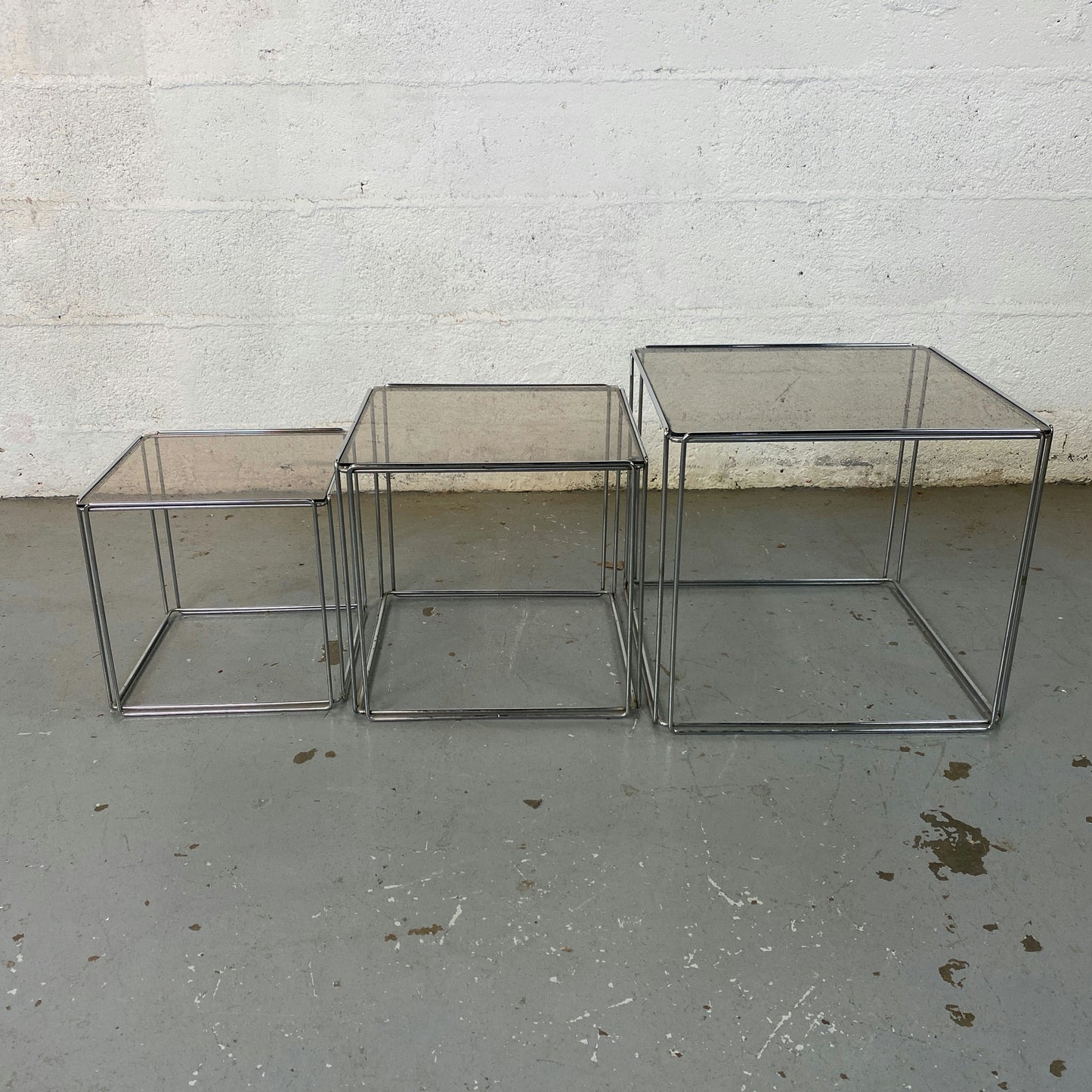 Tables Gigognes Isocèle Max Sauze pour Groupe SA