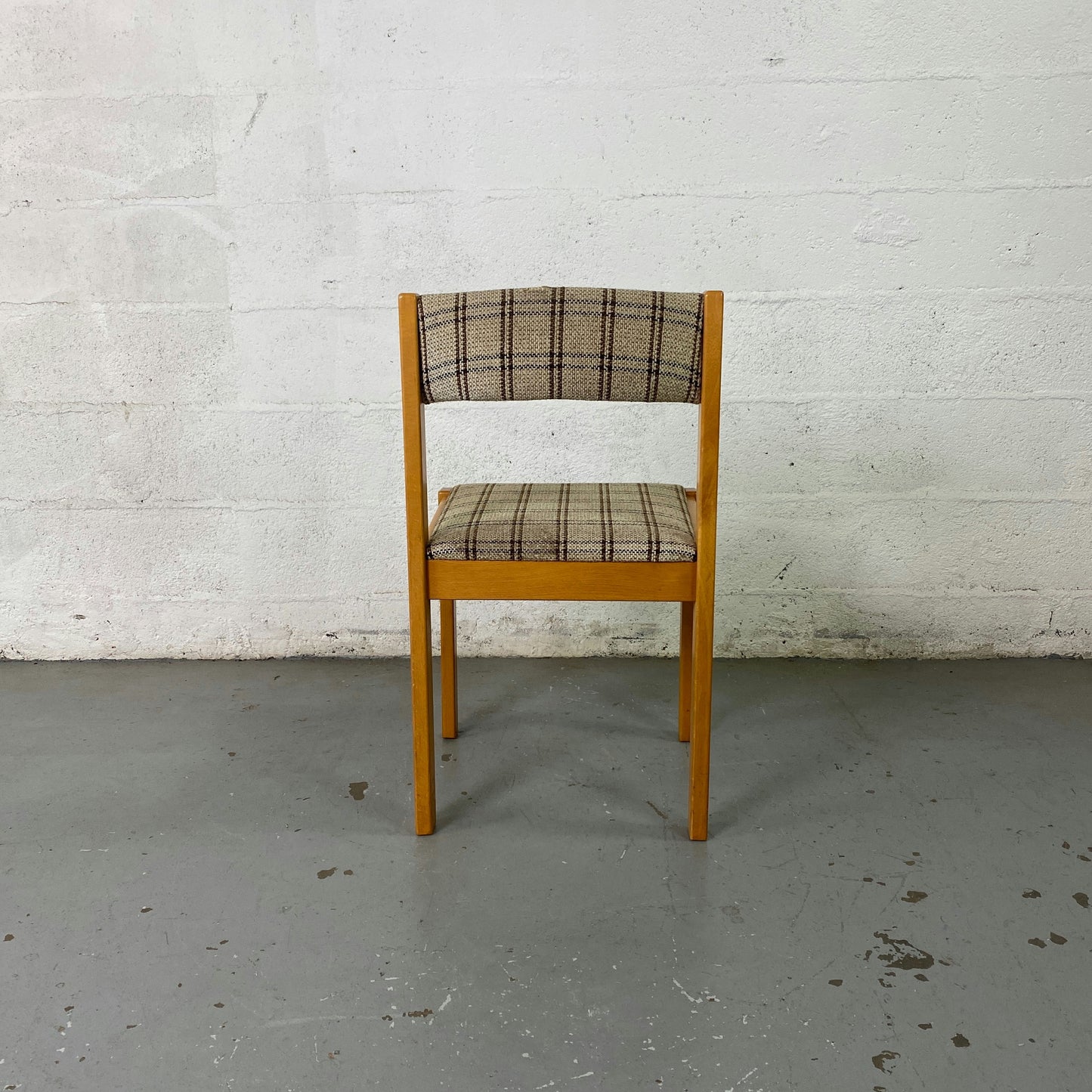 Chaise vintage quadrillée