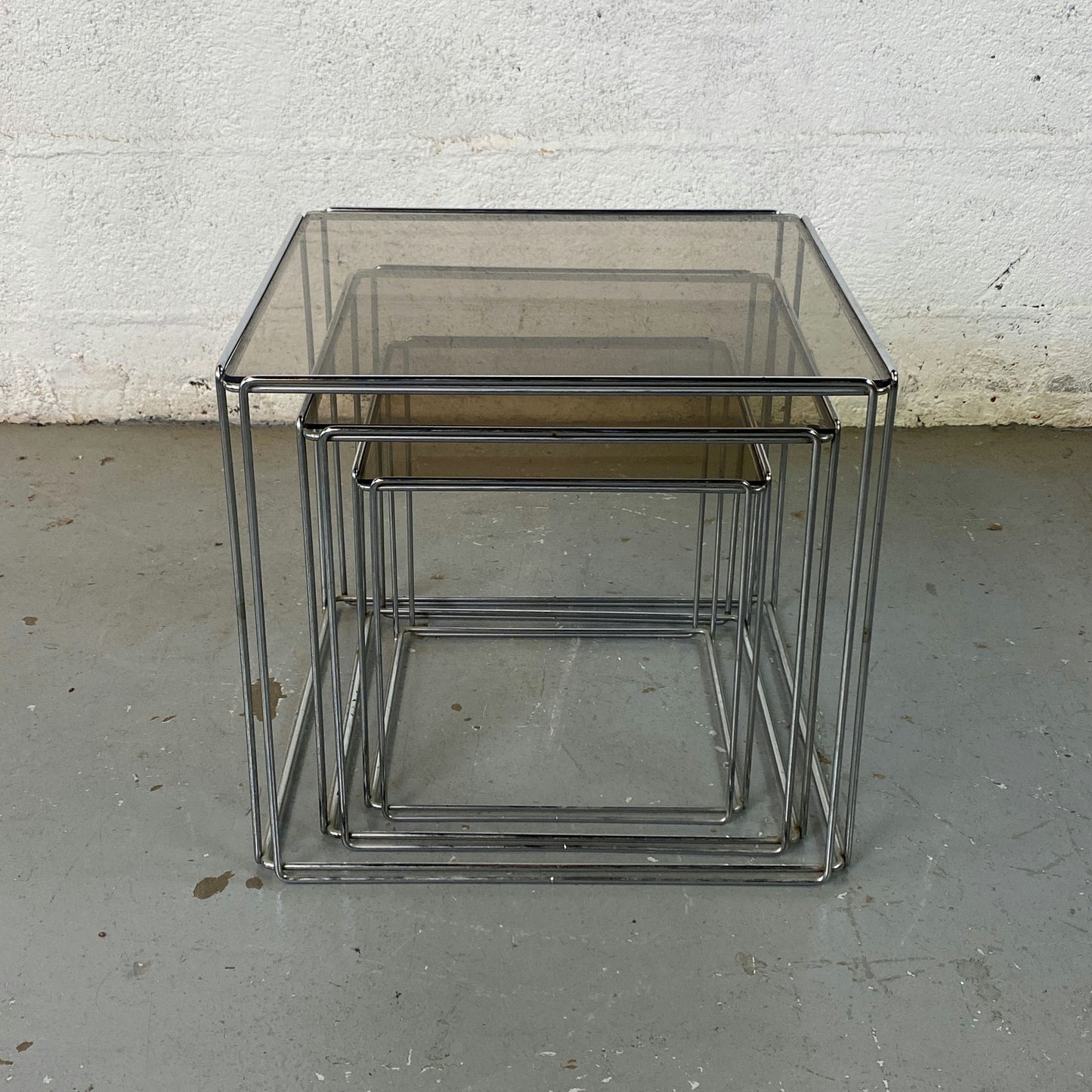 Tables Gigognes Isocèle Max Sauze pour Groupe SA