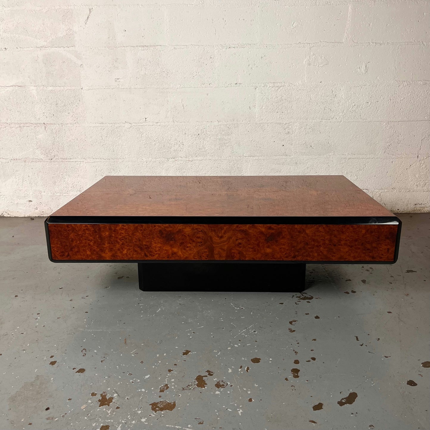 Table basse effet loupe d'orme