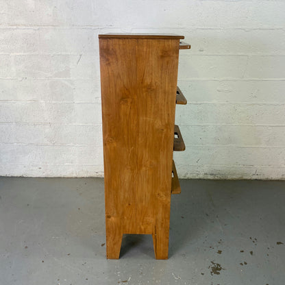 Chiffonnier en bois avec panier