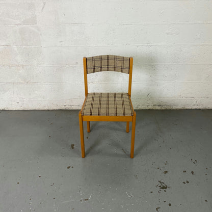 Chaise vintage quadrillée