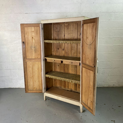 Armoire parisienne patinée