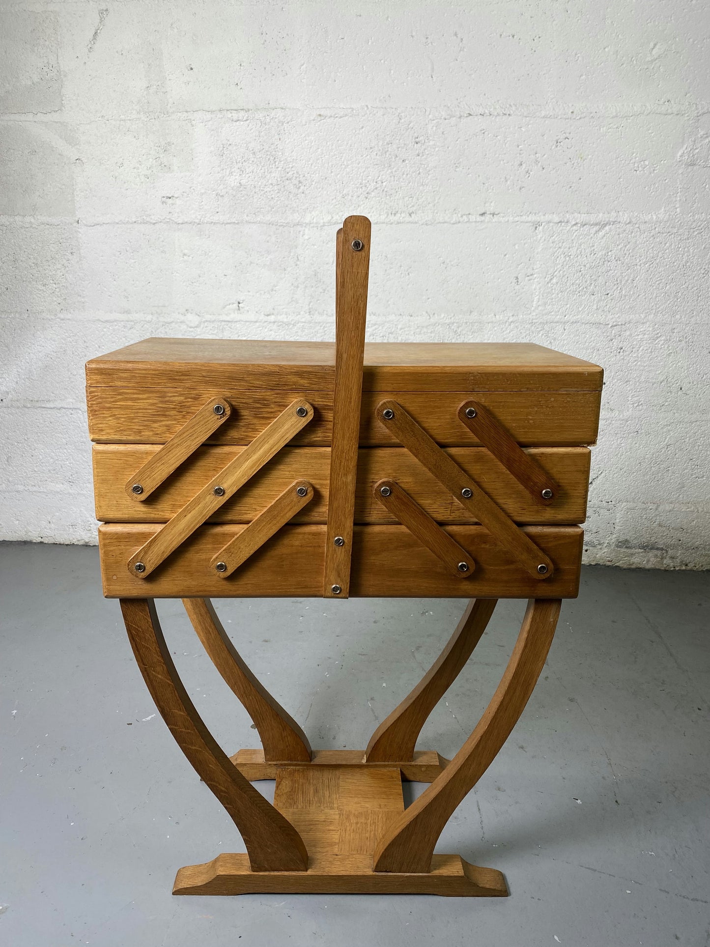 Travailleuse en bois
