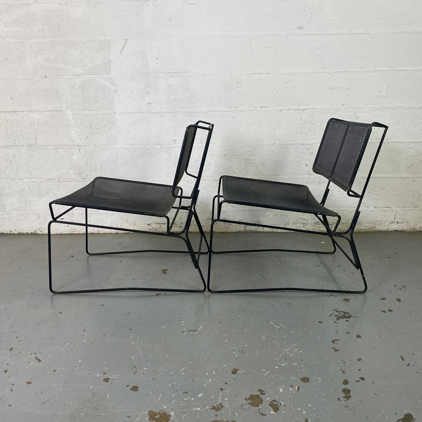 Paire de fauteuils en métal perforé collection fil par François Azambourg