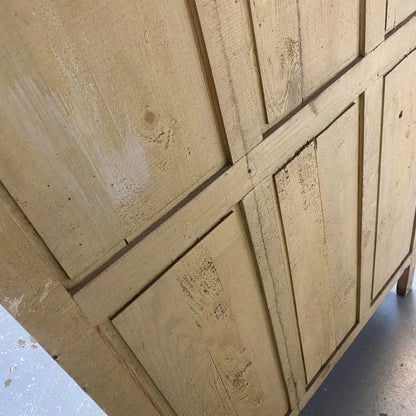 Armoire parisienne patinée