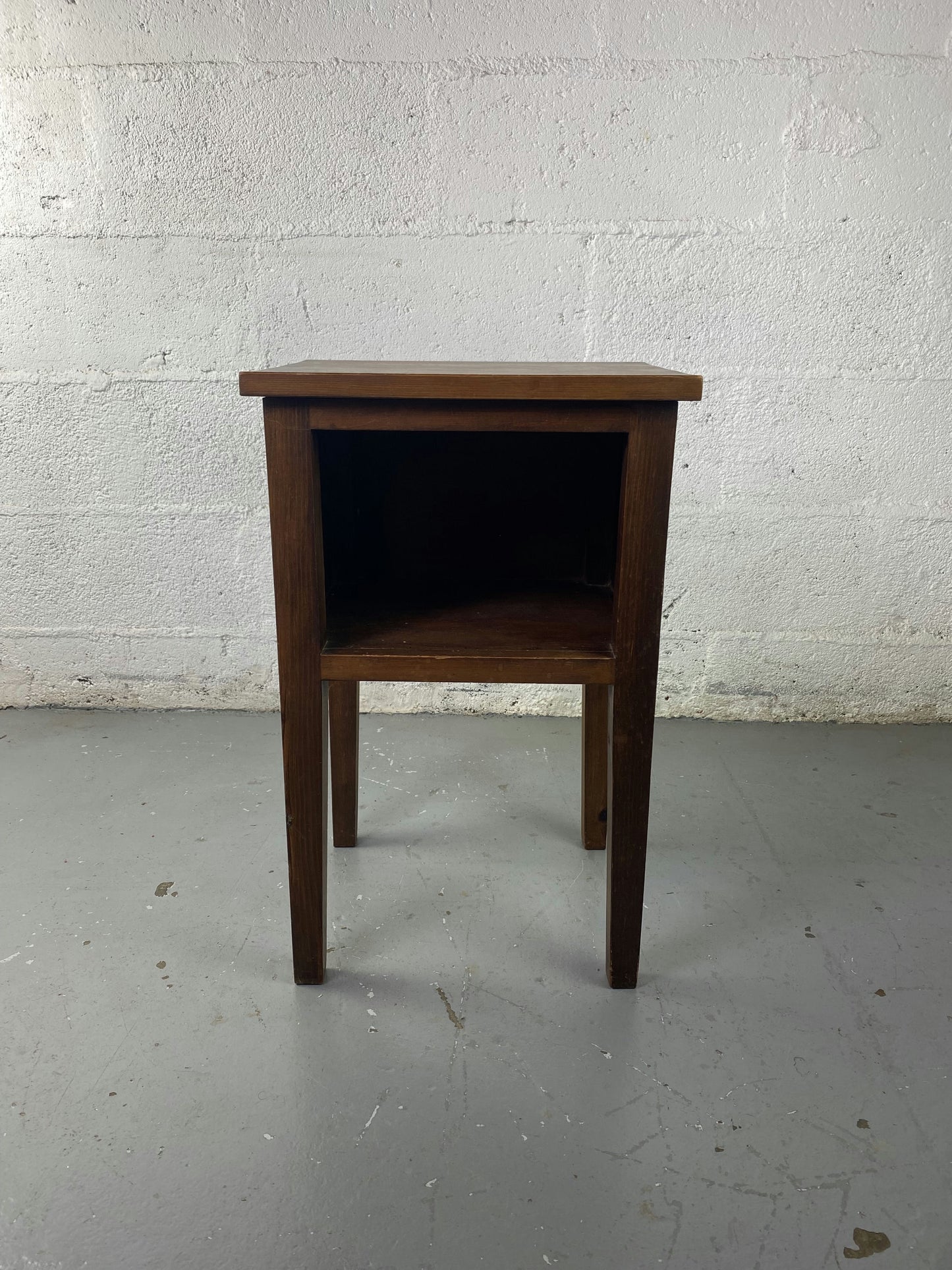 Table de chevet en bois