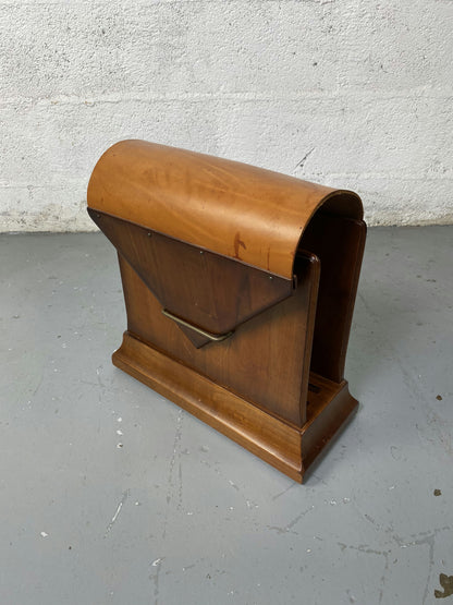 Porte revue en bois et cuir