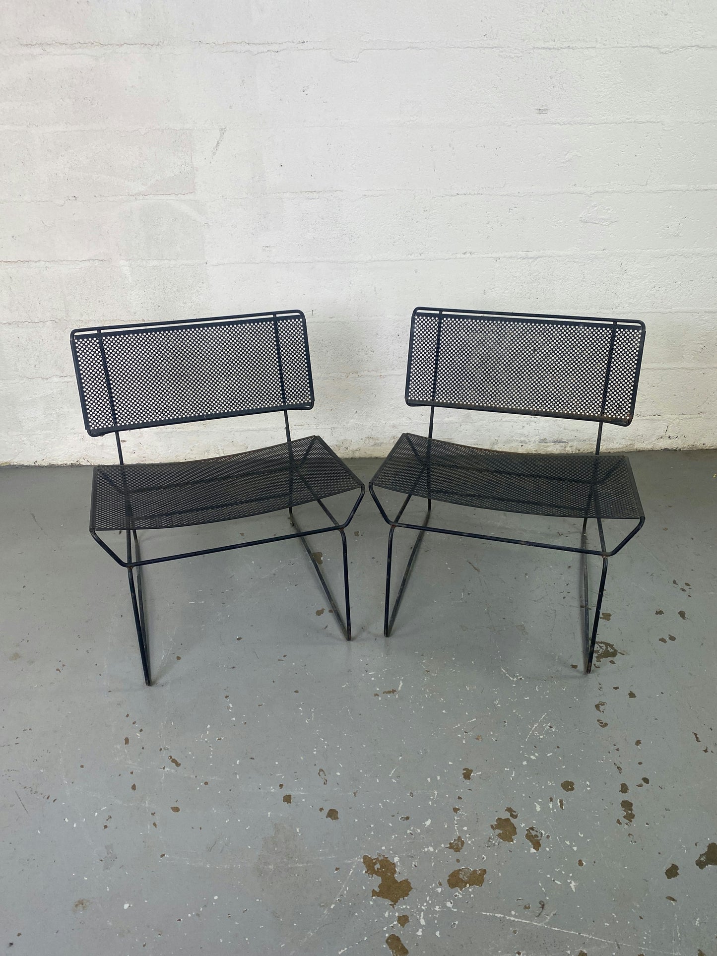 Paire de fauteuils en métal perforé collection fil par François Azambourg