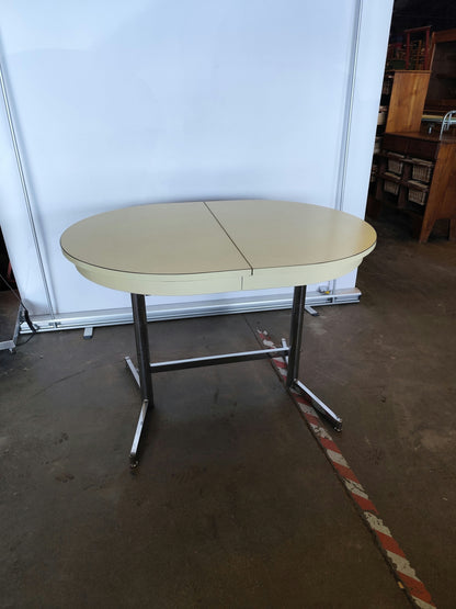 Table ovale formica jaune esprit 70