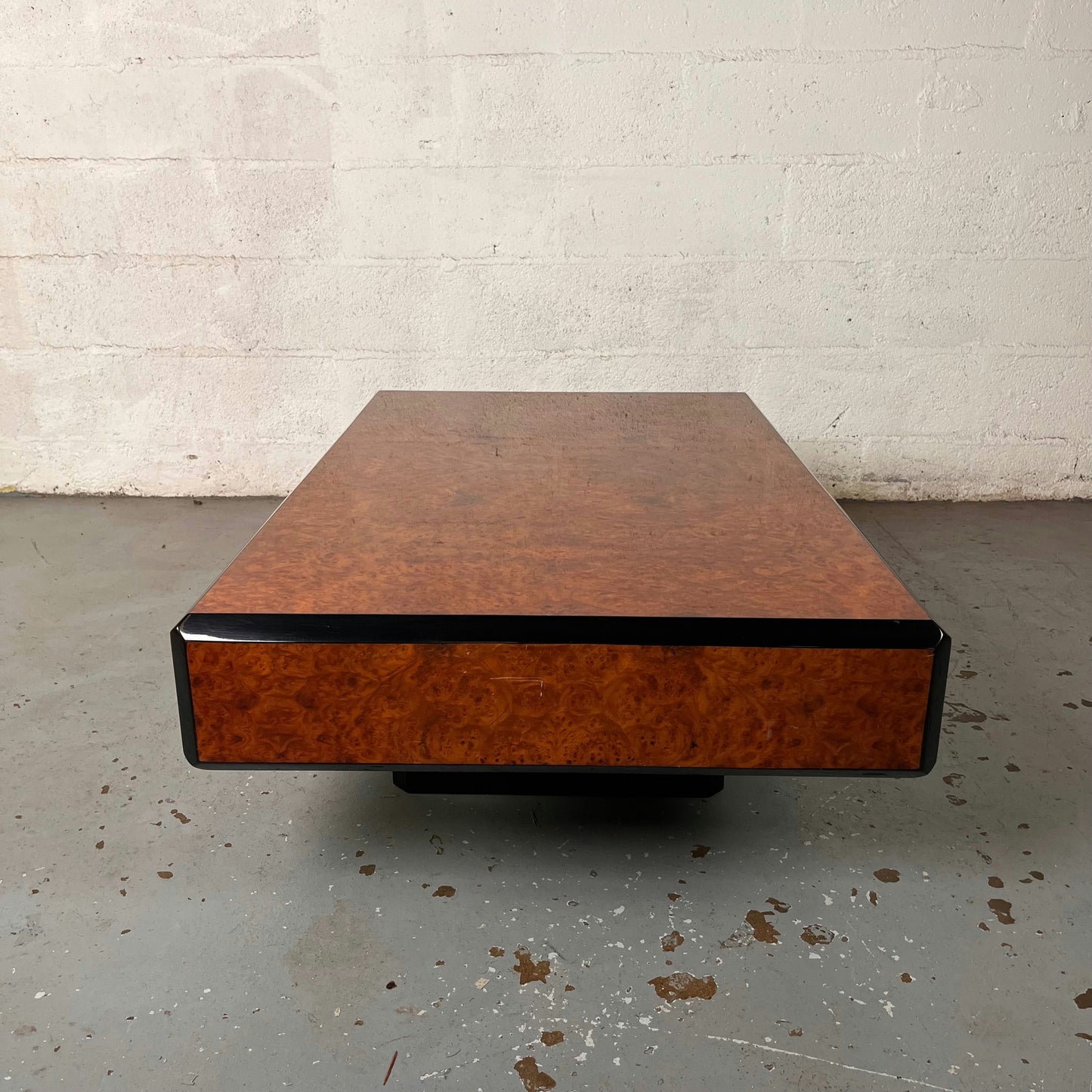 Table basse effet loupe d'orme