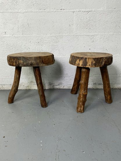 Paire de tabouret tripode  en bois brut