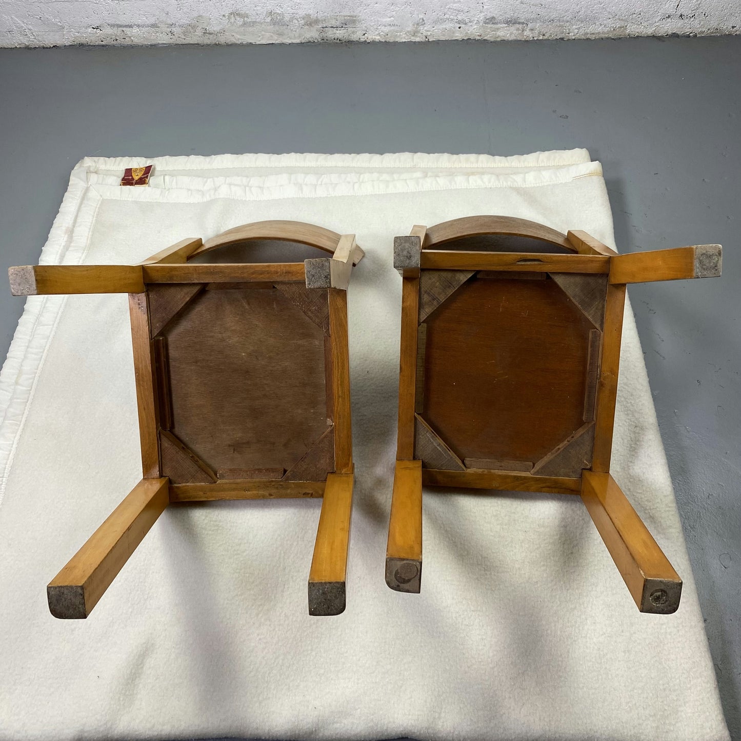 Paire de chaise en bois et cuir