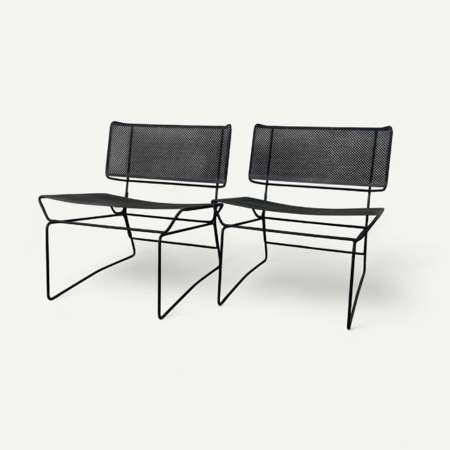 Paire de fauteuils en métal perforé collection fil par François Azambourg