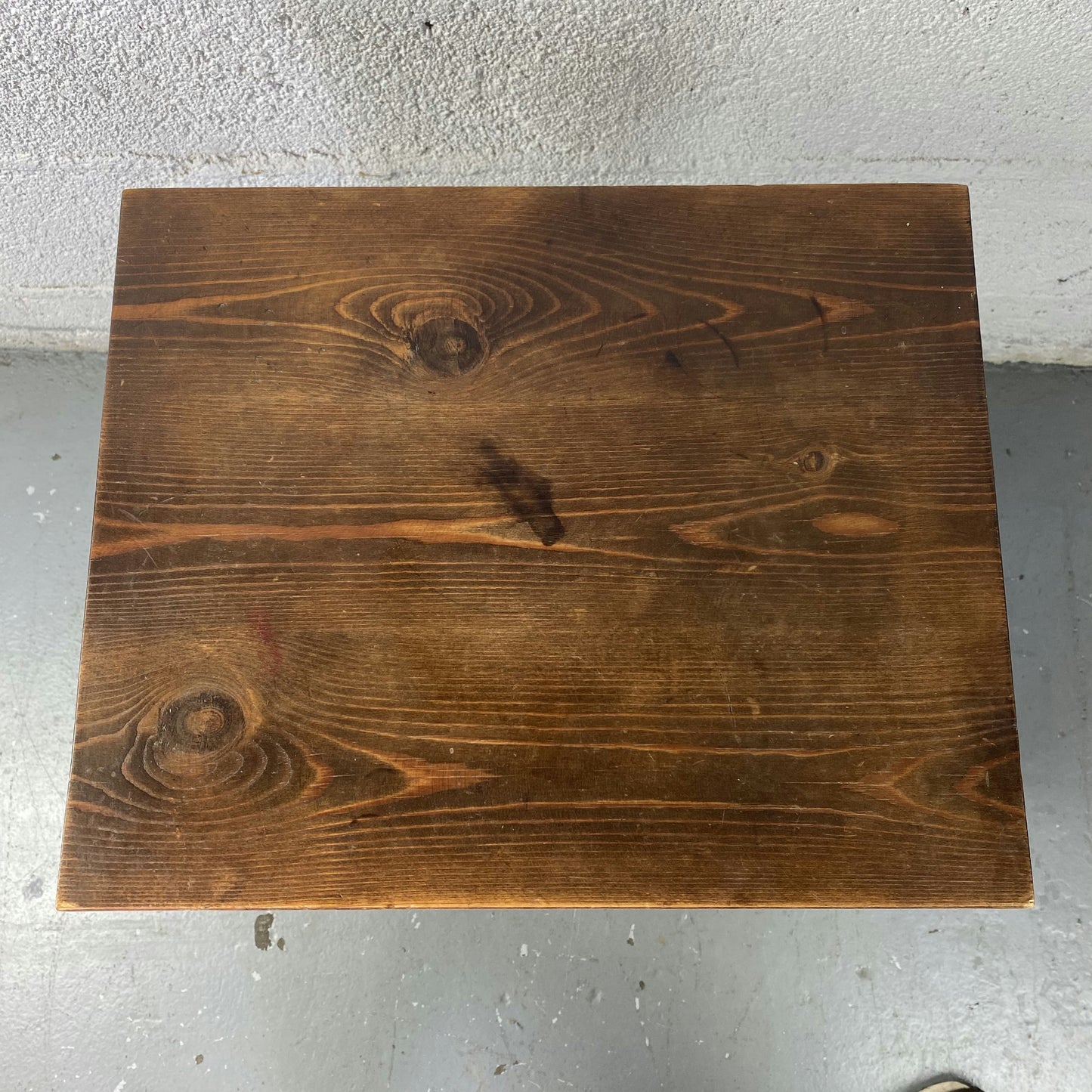 Table de chevet en bois