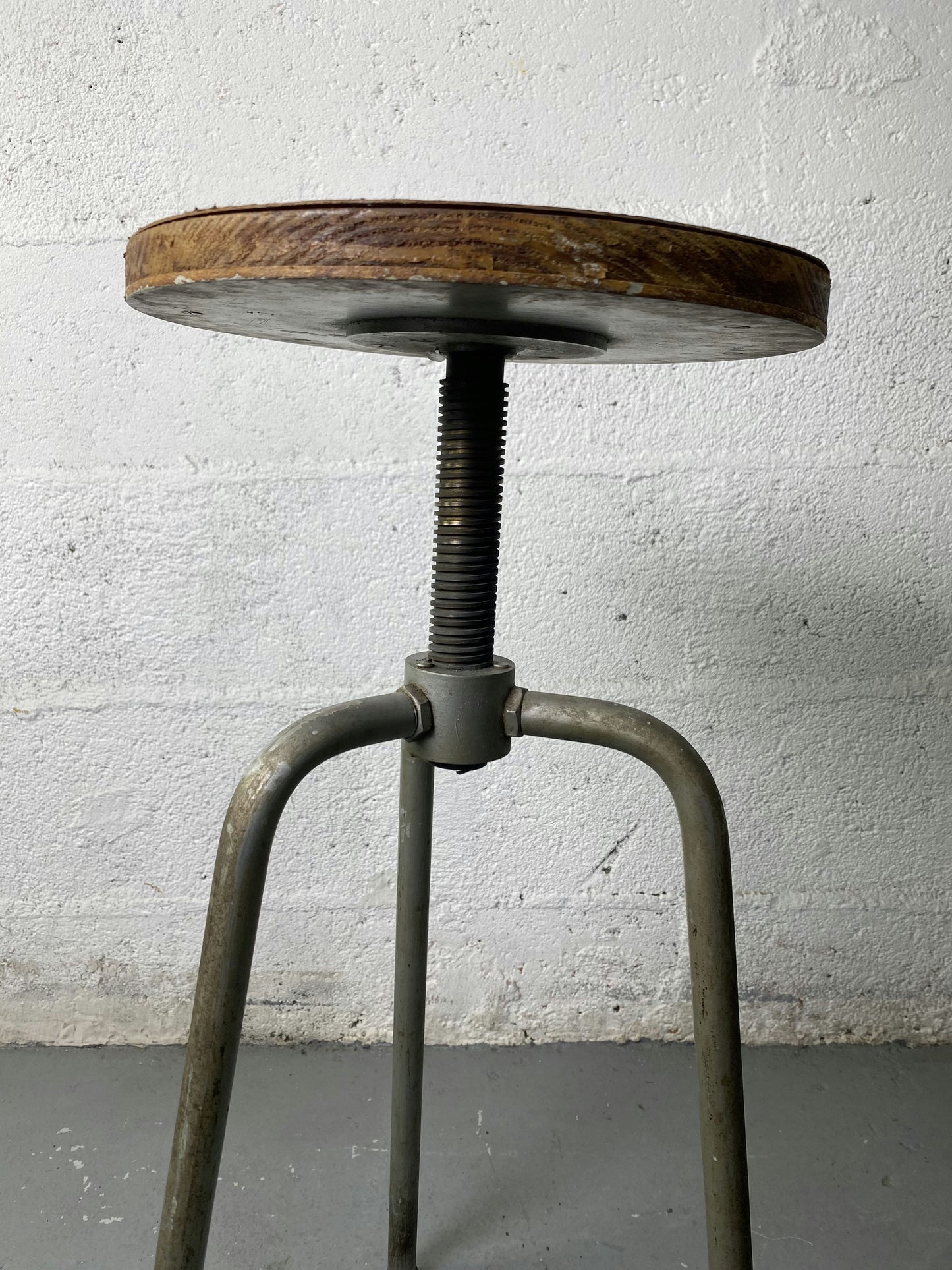 Tabouret Industriel tripode à Vis