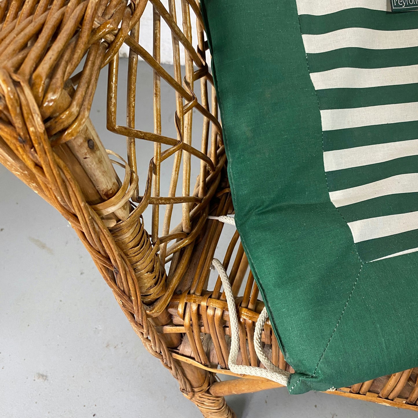 Lot de 4 fauteuils en rotin tressé