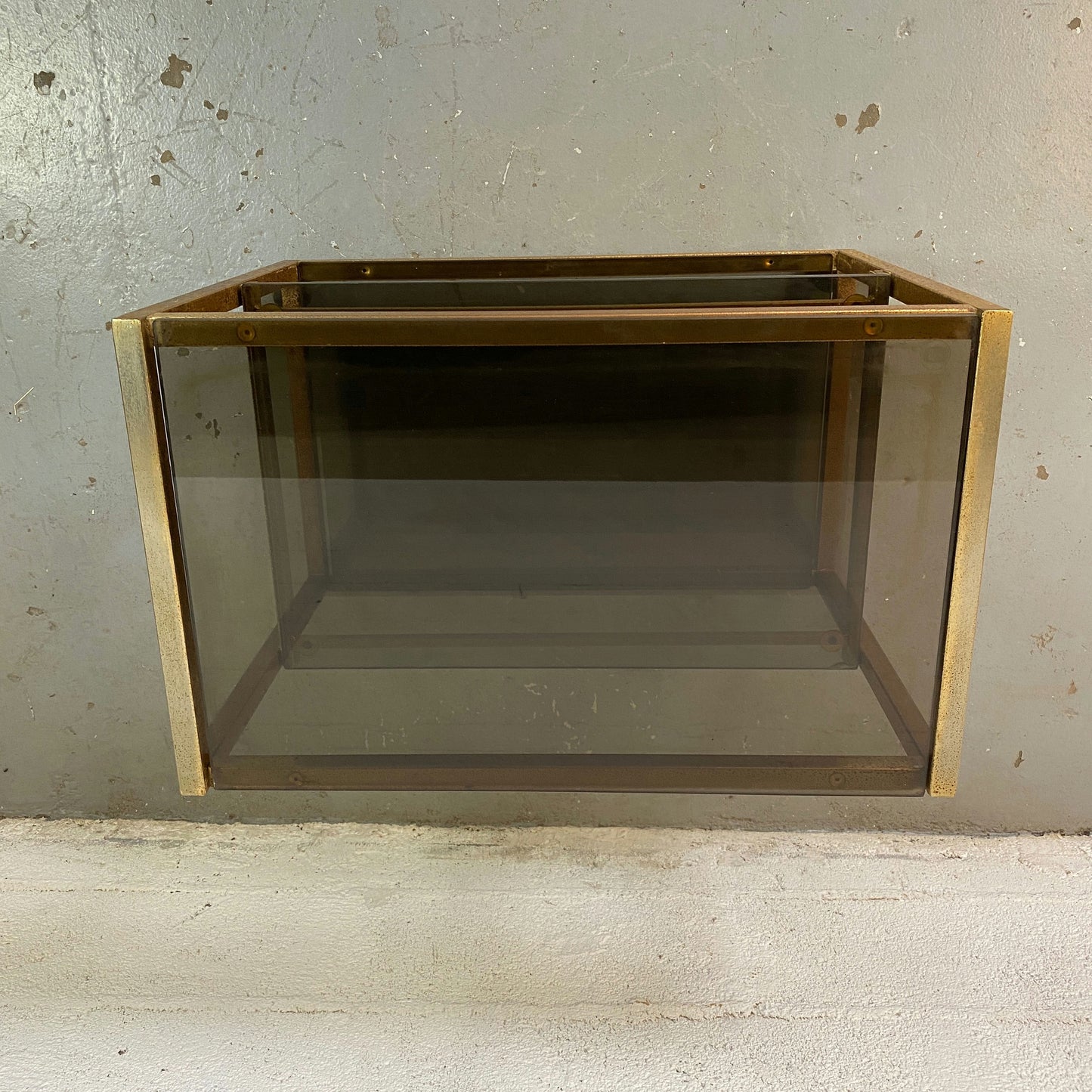 Étagère à roulettes et plateaux en verre